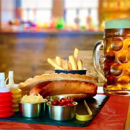 Crown & Anchor Ξενοδοχείο Γουόκινγκ Εξωτερικό φωτογραφία