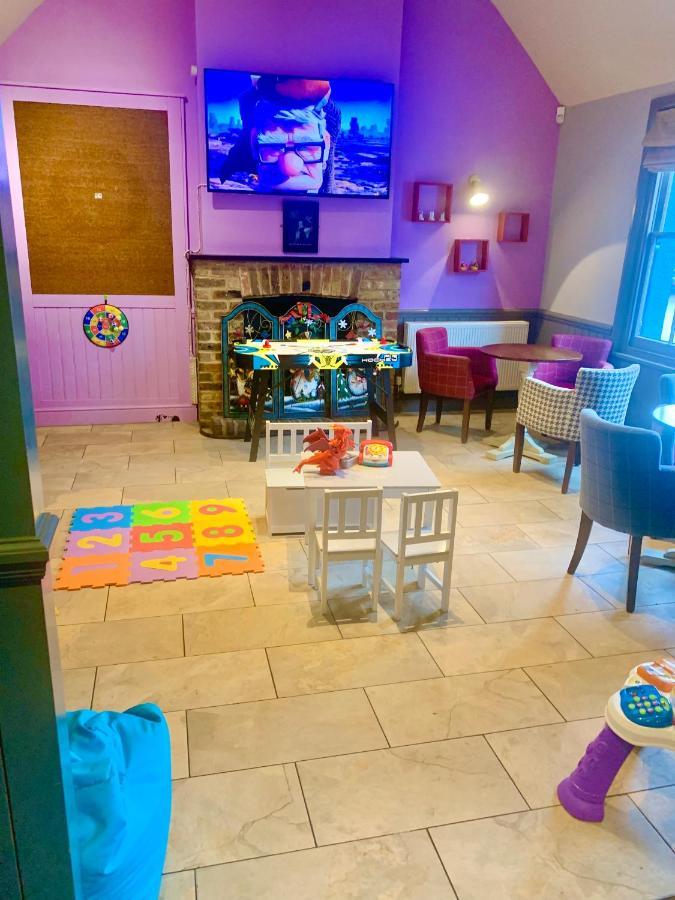 Crown & Anchor Ξενοδοχείο Γουόκινγκ Εξωτερικό φωτογραφία