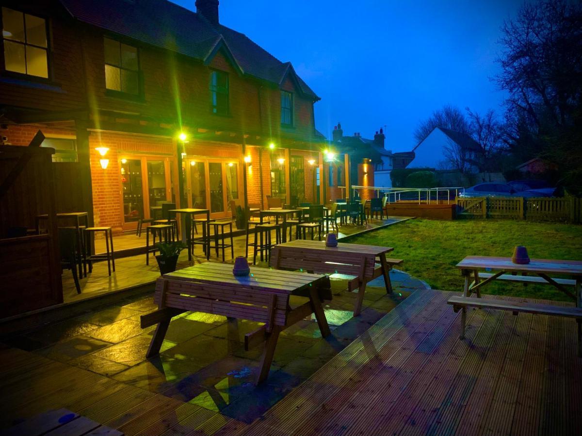 Crown & Anchor Ξενοδοχείο Γουόκινγκ Εξωτερικό φωτογραφία