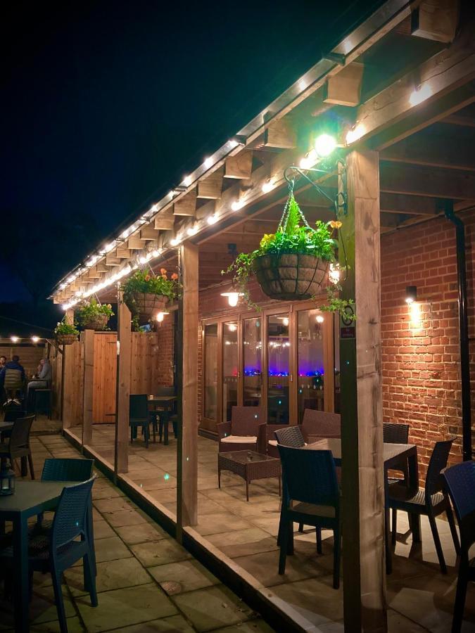 Crown & Anchor Ξενοδοχείο Γουόκινγκ Εξωτερικό φωτογραφία