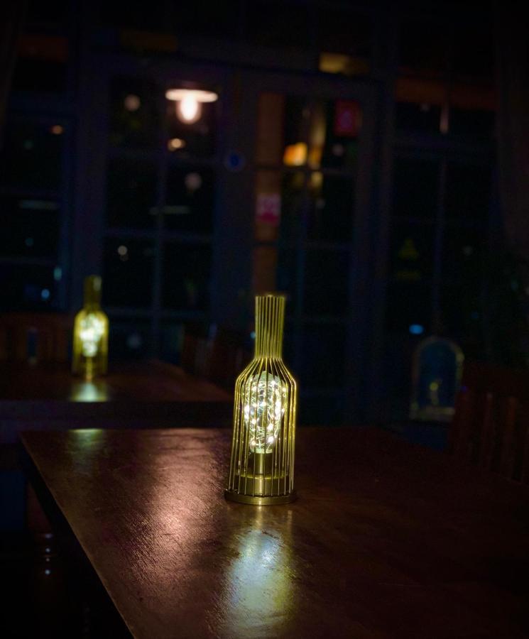 Crown & Anchor Ξενοδοχείο Γουόκινγκ Εξωτερικό φωτογραφία