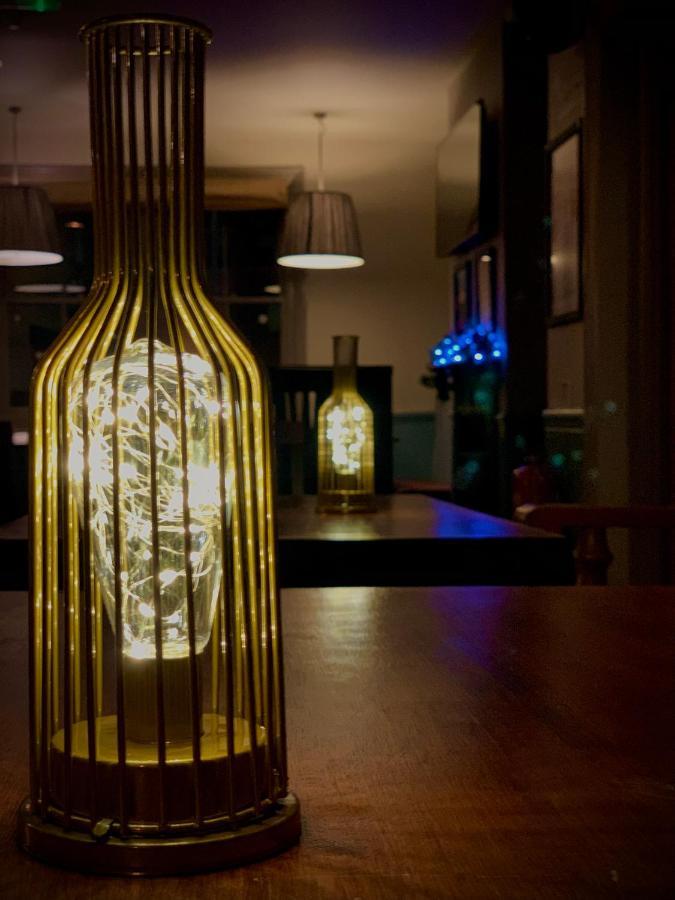 Crown & Anchor Ξενοδοχείο Γουόκινγκ Εξωτερικό φωτογραφία